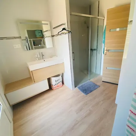 Face A La Avec Clim, Wifi, Parking Holiday home